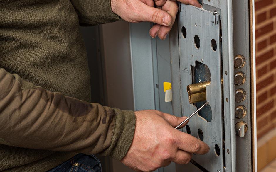 changer une serrure de porte Le Bourget